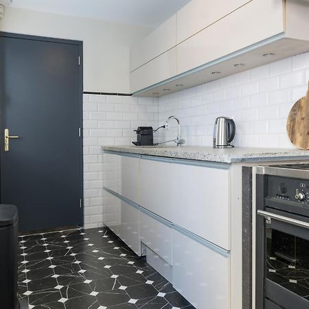 Petite Room With Wifi, Ac, And Shared Kitchen Tilburg Exterior photo